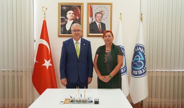 Ege Üniversitesi’nden Osmanlı edebiyatına dijital devrim