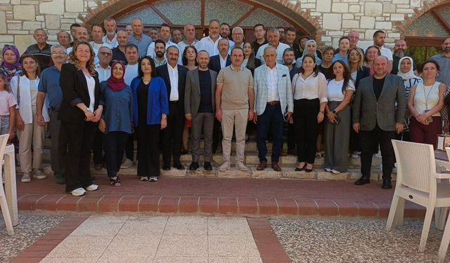 AK Parti İzmir Bergama ve Aliağa’da sahaya indi