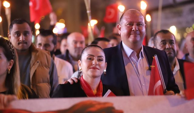 102. yıl coşkusu Menderes’i sardı