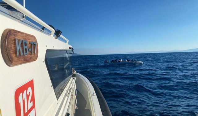 İzmir açıklarında göçmen hareketliliği: 103 kişi yakalandı