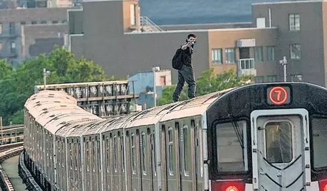 Tehlikeli akım! Metroda sörf oyunu can aldı