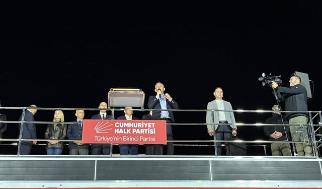 Küçükçekmece mitinginde Özel’den dikkat çeken açıklamalar