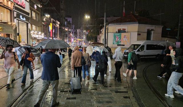 Akşam saatlerinde şiddetli sağanak İstanbul’u esir aldı