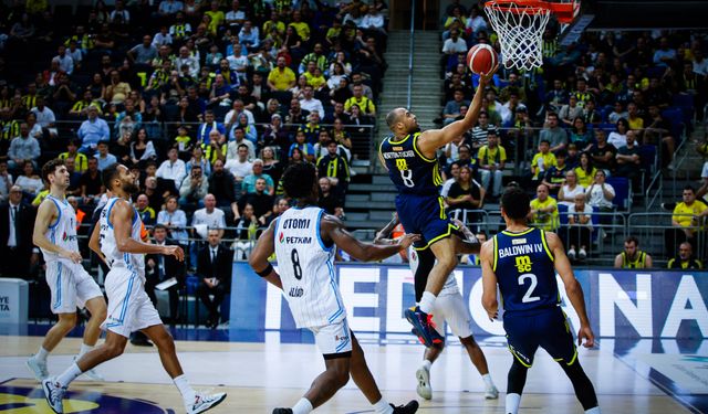 Aliağa Petkimspor ilk yenilgisini Fenerbahçe’den aldı