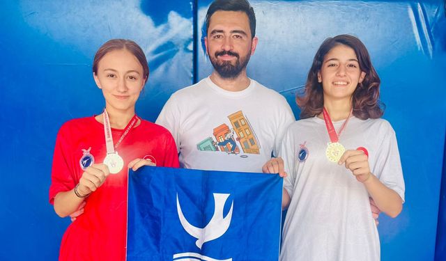 Aliağalı taekwondoculardan İzmir’de çifte altın