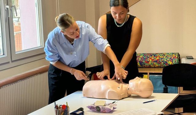 Bayraklı’da öğretmenler hayat kurtarmayı öğrendi