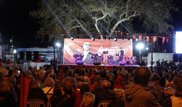 Bir hafta boyunca Cumhuriyet coşkusu: 'Cumhuriyet Her Yerde'nin son durağı Dikili ve Selçuk