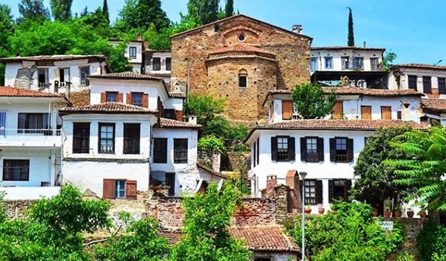 İzmir Birgi Köyü nerede ve nasıl gidilir? Tarih ve doğa iç içe