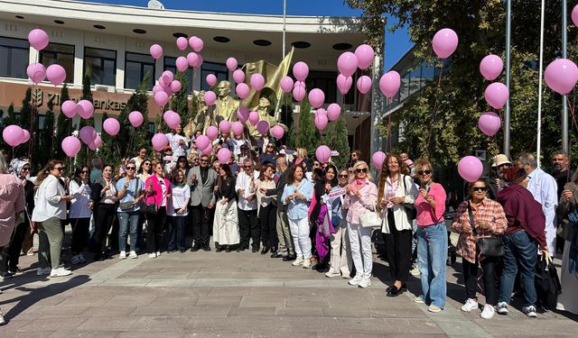 Çeşme’de meme kanseri farkındalığı için pembe adımlar atıldı