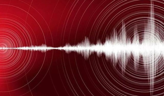 Son dakika! Şiddetli deprem! Çevre bölgelerden de hissedildi