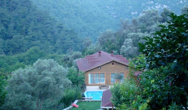 Dere geçişleri ve saklı şelaleler… İzmir’in merkezinde böyle bir rota olacağını kim tahmin ederdi?