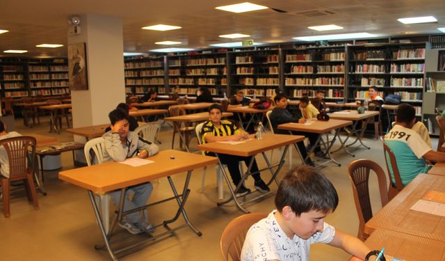 Efes Selçuk Belediyesi’nden öğrencilere destek