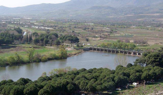 İzmir’in çilek cenneti: Emiralem'e nasıl gidilir? Toplu taşıma gidiyor mu?