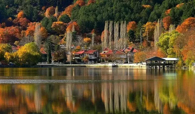 Foça ve Çeşme’yi unutun! İzmir’in kalbinde gizli bir göl rotası: Ekim ayında Ege’de bambaşka bir sonbahar rüyası
