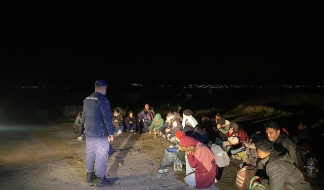 Aralarında çocuklar da var! İzmir açıklarında göçmen operasyonu