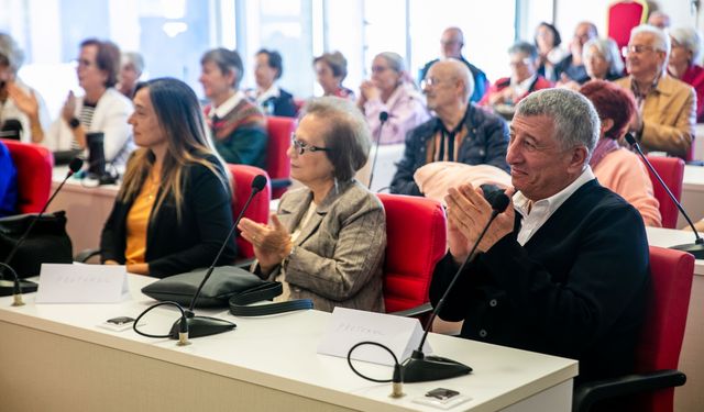 Güzelbahçe’de 3. Yaş Üniversitesi coşkuyla başladı