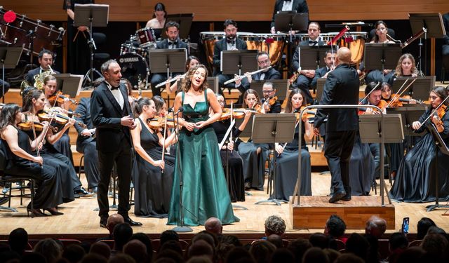 İzmir’de büyüleyici gece: Oda Orkestrası’ndan Cumhuriyet konseri