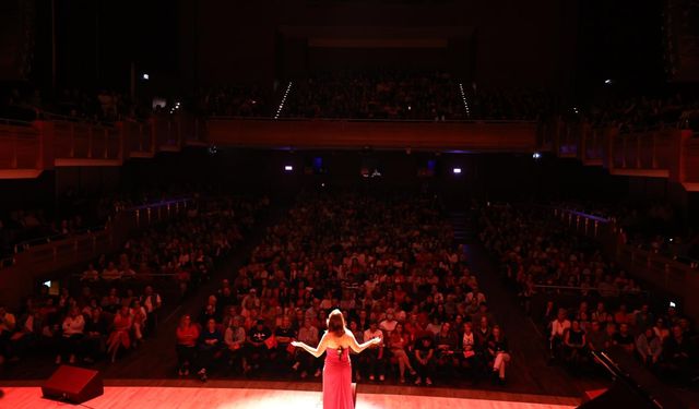 İzmir’de Dilek Türkan’dan Cumhuriyet’e özel konser