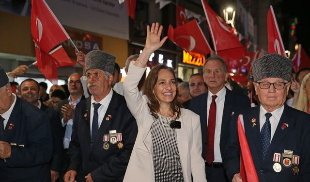 Karşıyaka, Cumhuriyet coşkusuyla tek yürek oldu