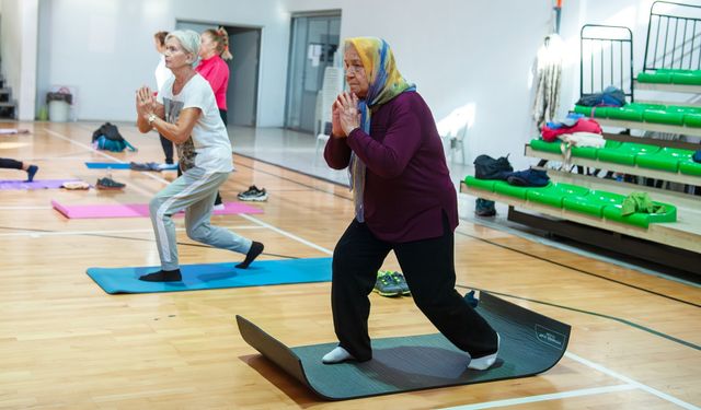 Karşıyaka’da sabah aktiviteleri salonlara taşındı