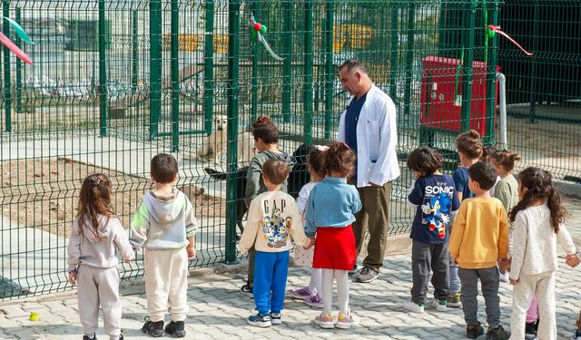 Karşıyaka’daki minikler can dostlarıyla buluştu!