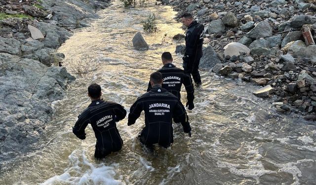 İzmir’de sel faciası: 707 ekip ve 43 dalgıç görev başında