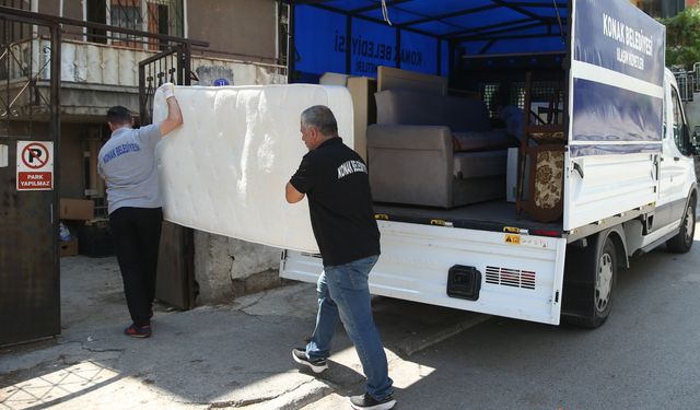 Konak’ta ‘Evden Eve Dayanışma’ ile komşuluk bağları güçleniyor