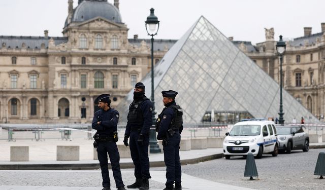 Louvre Müzesi’nde mücevher soygunu: İlk parça bulundu