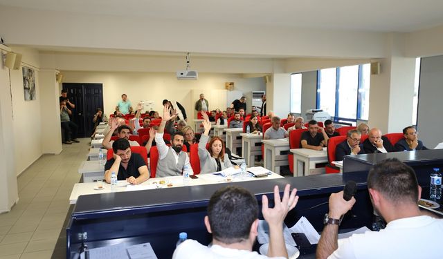 Menderes Belediyesi 2026 bütçesini onayladı