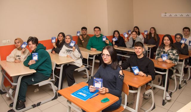 Menemen Belediyesi’nden öğrencilere 10 bin dijital eğitim paketi