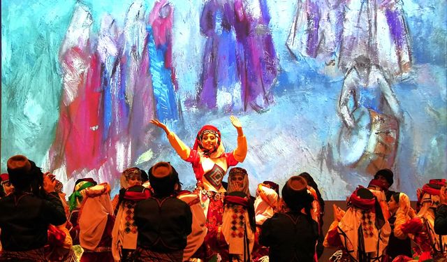 'Uca Dağlar' sahnede: Ege Üniversitesi’nden büyüleyici turne