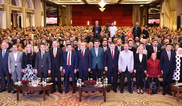 AK Parti İzmir’de gündem CHP: Eyyüp Kadir İnan, Cemil Tugay'a teşekkür etti