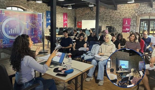 Yapay zeka devrimi İzmir’de: Gençler dijital dünyaya adım attı