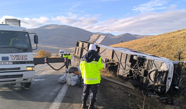 Afyonkarahisar’daki otobüs kazasında kimlik tespit çalışmaları sürüyor