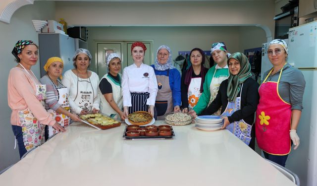 Bucalı kadınlar hem eğleniyor hem dünya mutfağını öğreniyorlar!