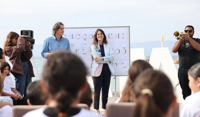 Çeşme’de ‘Harflerin Çeşmesi’ tanıtıldı