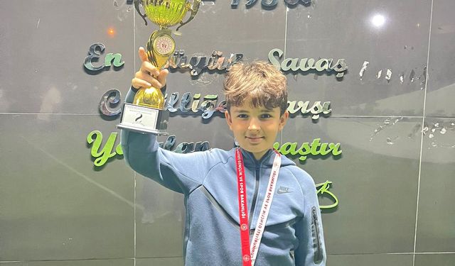 Çeşmeli genç satranççı Emir Tütüncüoğlu İzmir ikincisi oldu