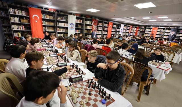 Efes Selçuk’ta 'Ataya Saygı' Satranç Turnuvası başladı