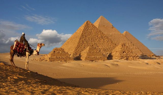 Giza’daki Menkaure Piramidi’nde gizli bir giriş mi var?