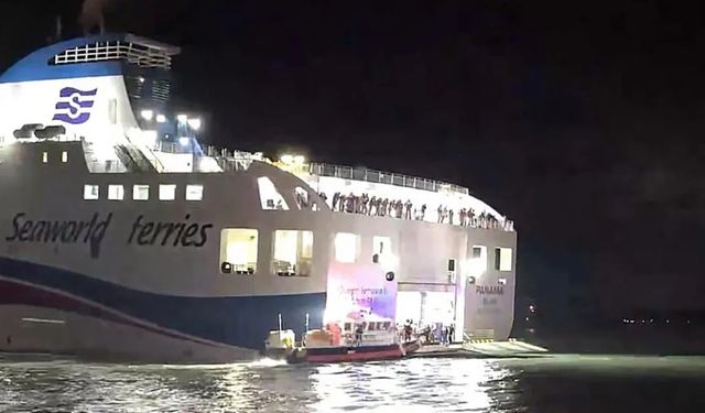 Yolcu feribotu karaya oturdu: 267 kişi kurtarıldı