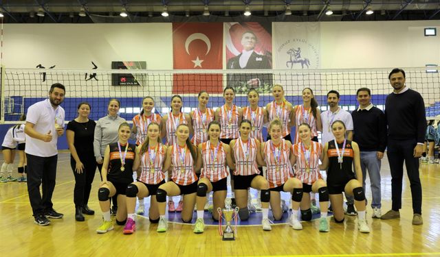 İzmir’de voleybol şöleni! Şampiyon belli oldu