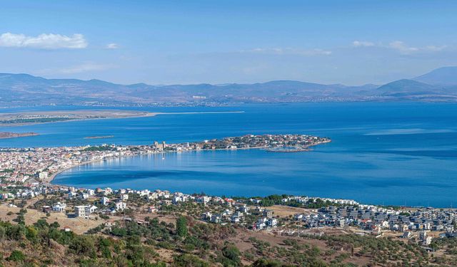 İzmir’e 85 km, denize 4 km! Folkart'tan Dikili'de villa imarlı arsalar satışta