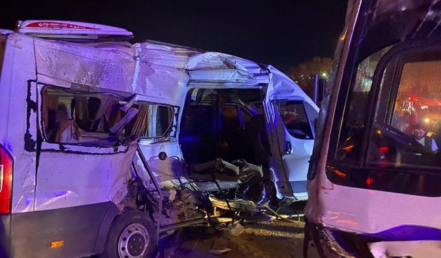 Kemalpaşa’da feci kaza: Çok sayıda yaralı var!