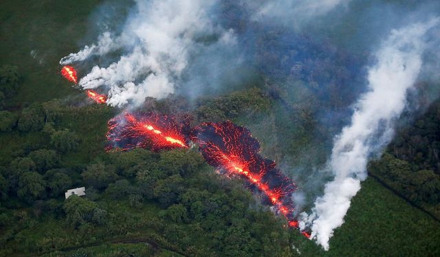 Hawaii’de Kilauea Yanardağı yeniden lav püskürttü