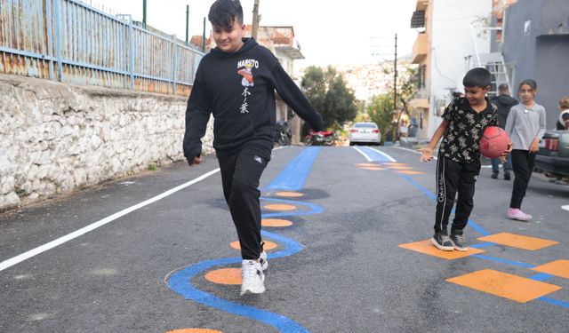 Konak’ta okul yolu baştan yaratıldı! Çocuklar bu manzaraya bayıldı