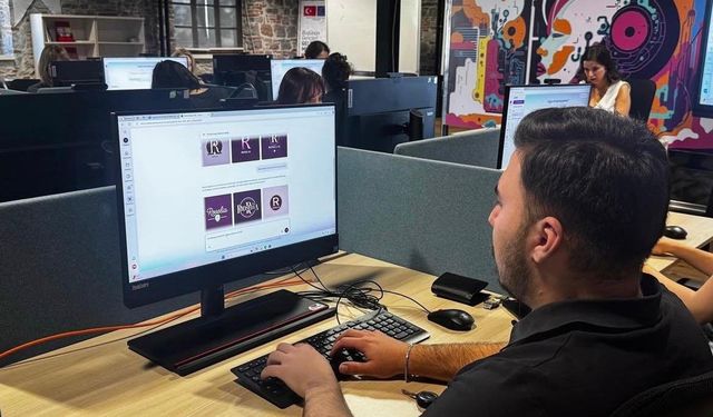 İzmir’de gençler dijital dünyaya adım atıyor | Bu eğitim kaçmaz!