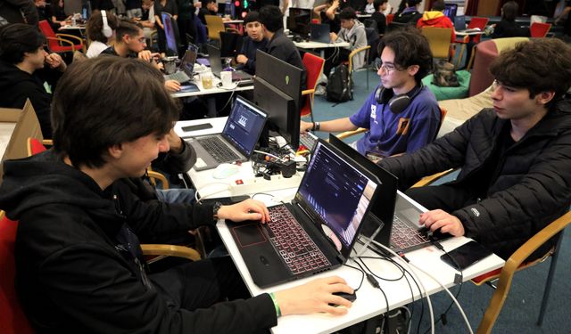 24 saatlik oyun maratonunda liseliler yaratıcılıklarını konuşturdu