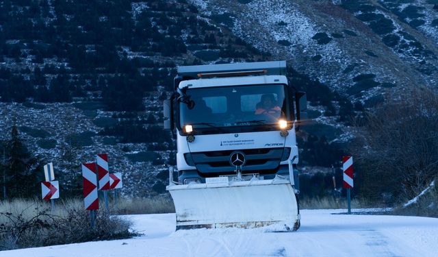 Kar savaşçıları İzmir’in yüksek kesimlerinde görevde