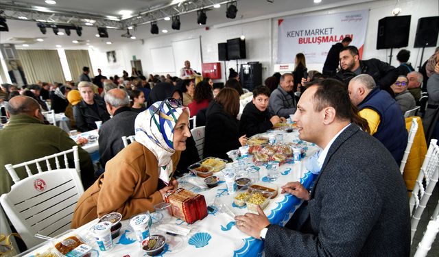 Başkan Eşki Bornovalılarla yılbaşı sofrasında buluştu