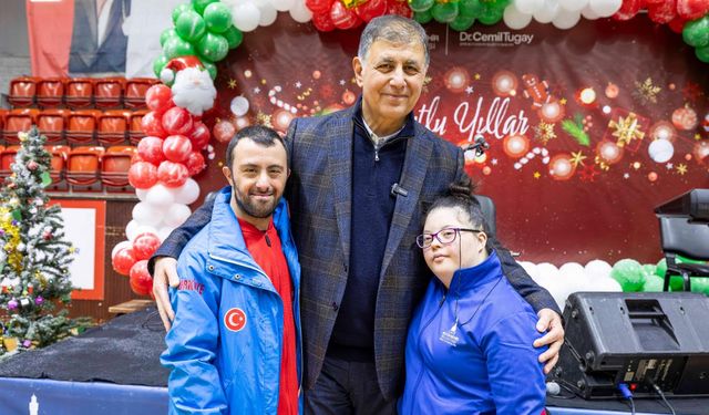 Başkan Tugay sporcularla buluştu: 'Bize mutluluk gözyaşları döktürün'